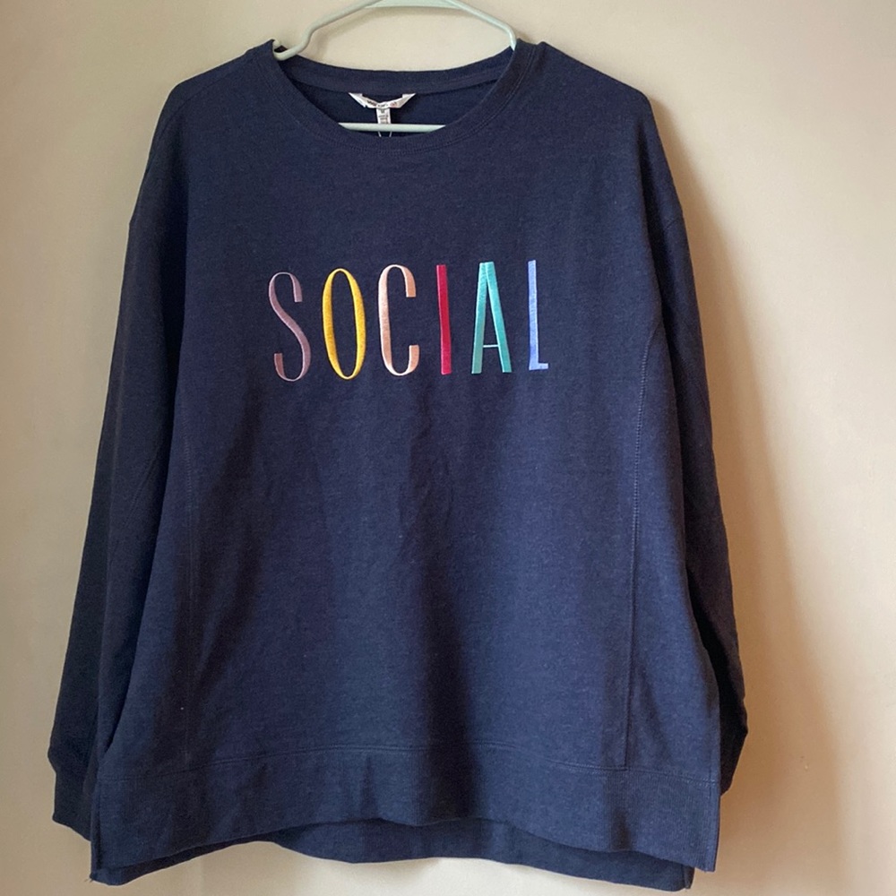 NWT WILDFOX Statement crewneck Sweatshirt size Medium.